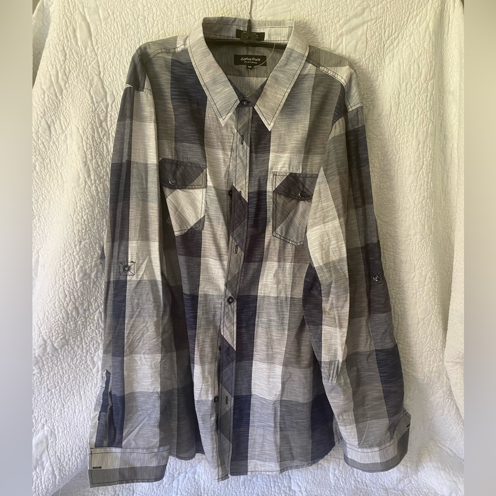 Men’s button down shirt brand is Eighty Eight Size XXL Pearl snaps front pockets